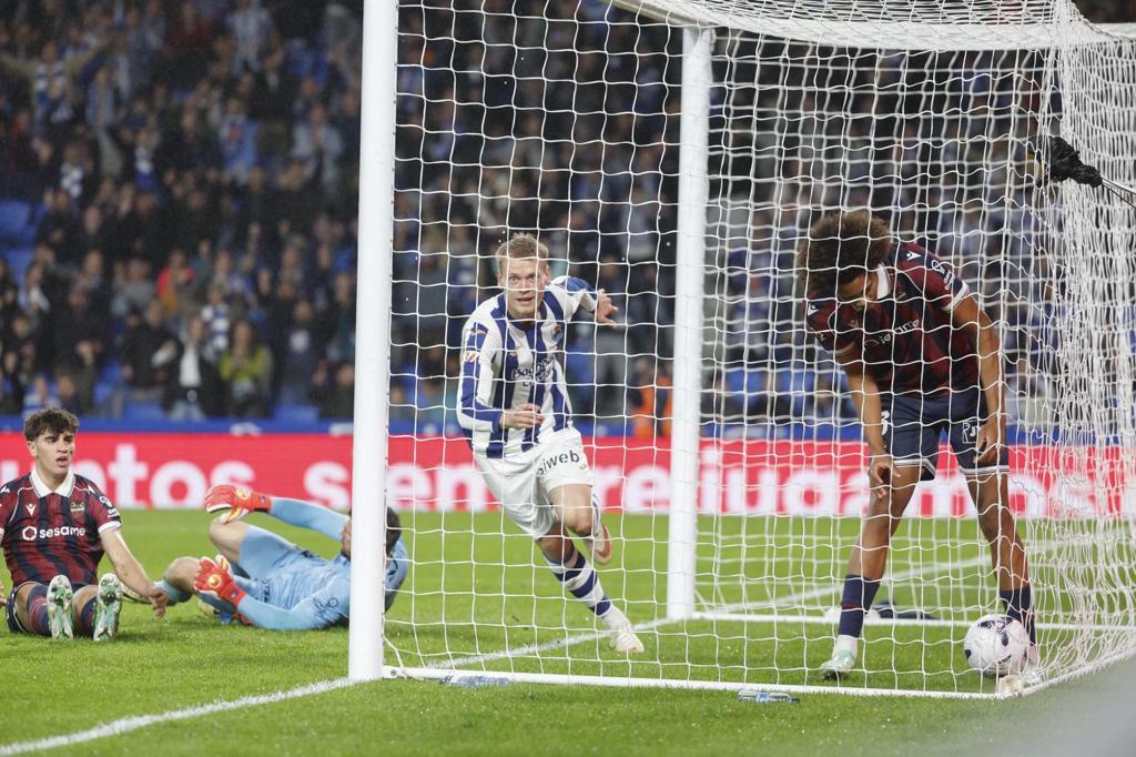 2-1. Óskarsson y Turrientes afianzan la buena dinámica de la Real