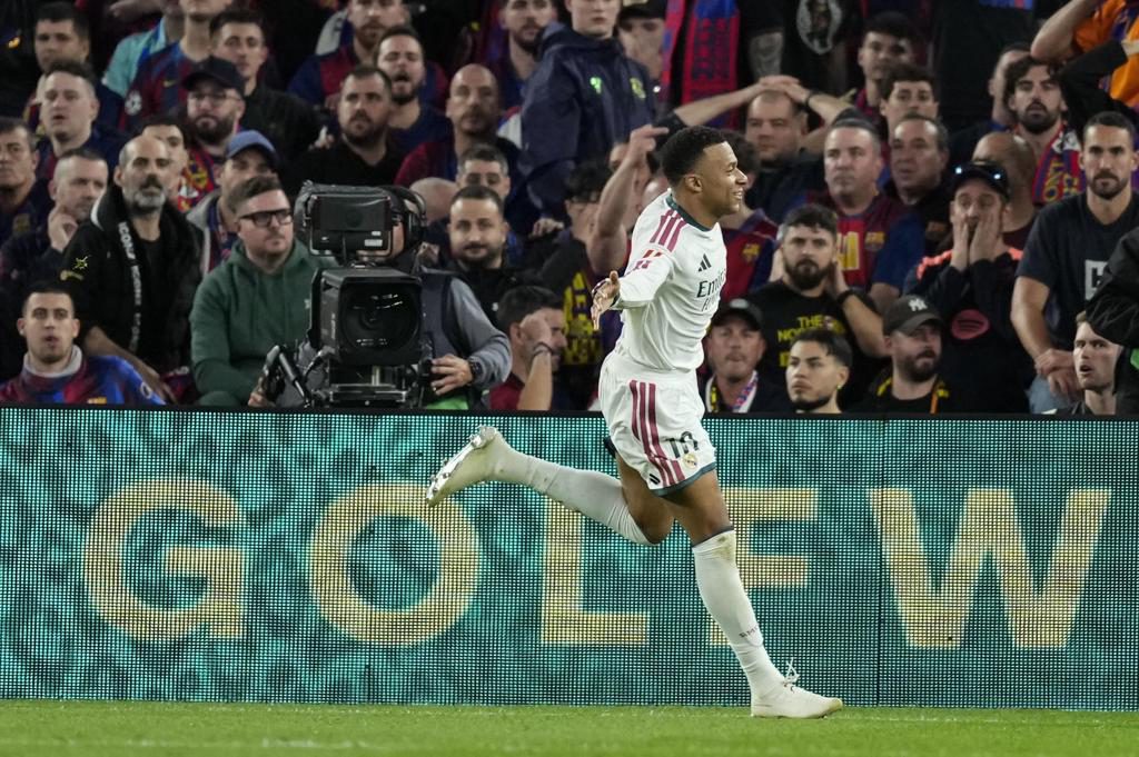 Decimotercer gol de Raphinha, undécimo de Mbappé y primero de Julián Alvarez