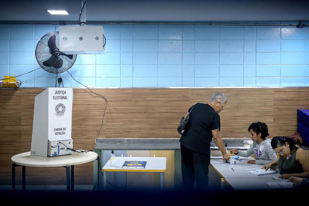 Lula vuelve a liderar el recuento con el 50,1 % de los votos a la mitad del escrutinio