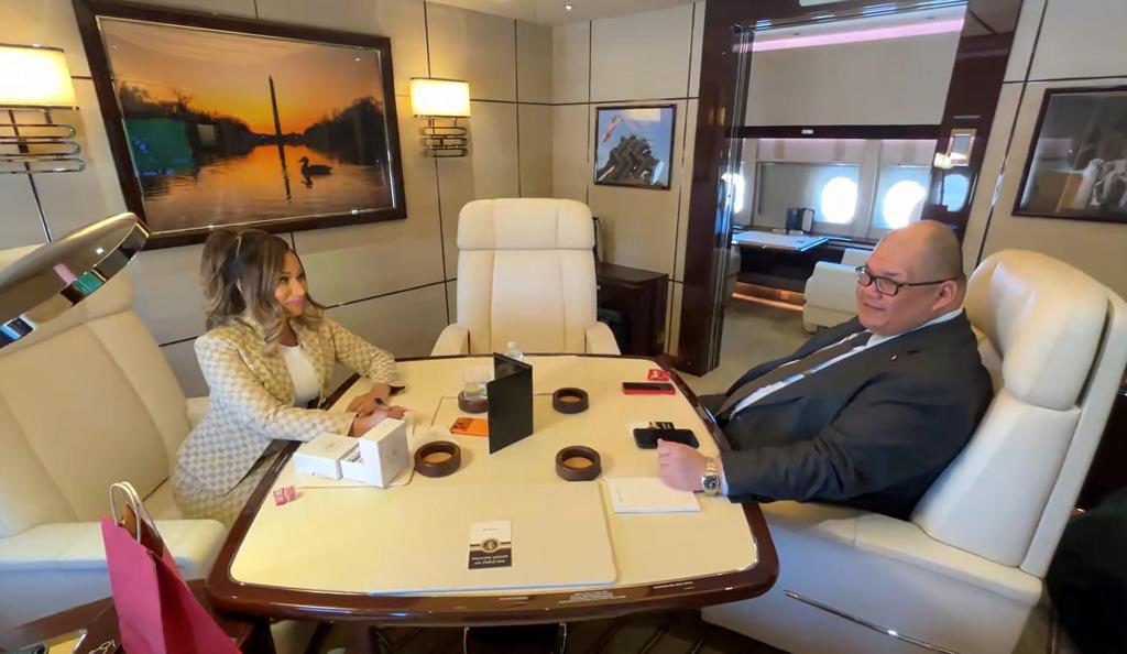 La rapera Nicki Minaj sube al avión presidencial y acompaña a Trump a un mitin en Michigan