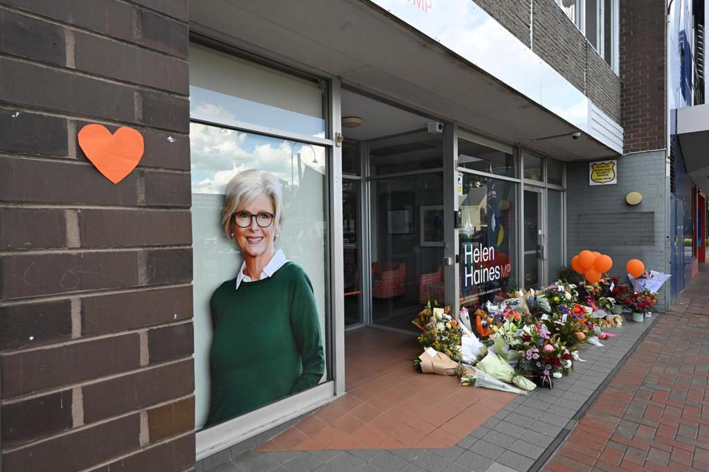 El Parlamento australiano rinde homenaje a Helen Haines tras su atropello