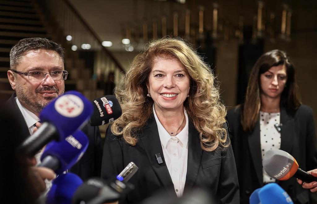Recuento de votos confirma que Yotova y Gyurov pugnarán por presidencia en segunda vuelta