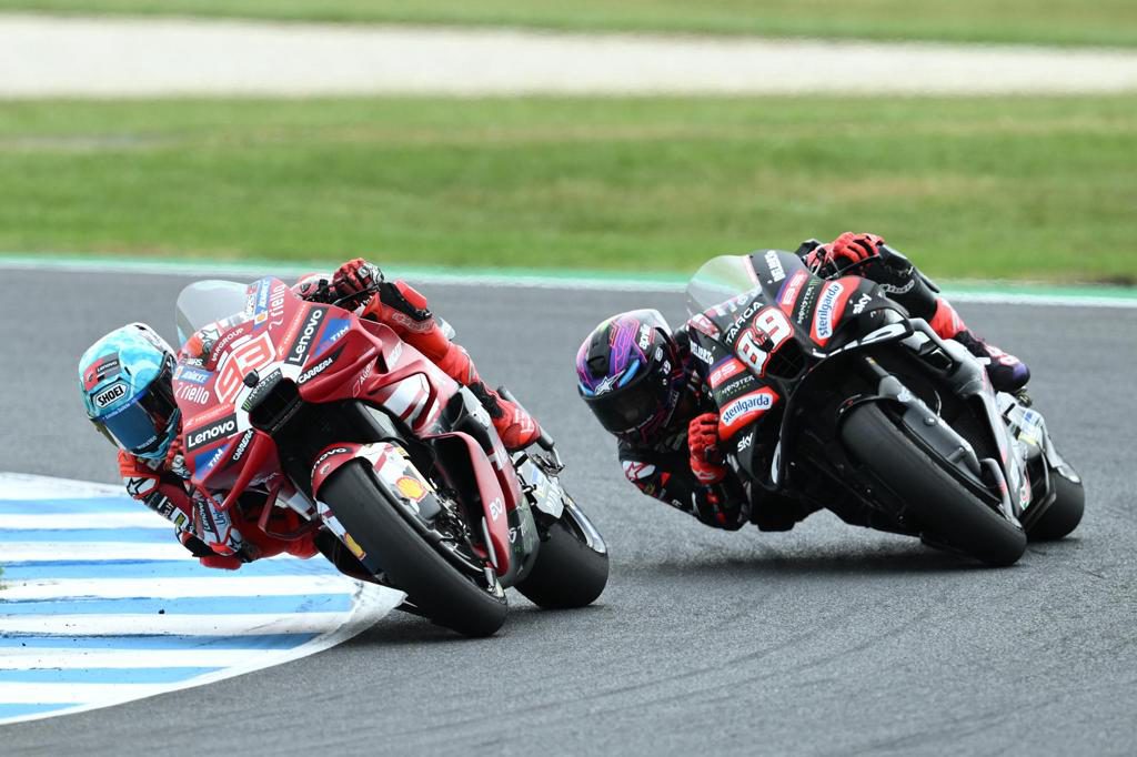 El mal tiempo le hace un regalo envenenado a Martín, Márquez justo líder del Mundial