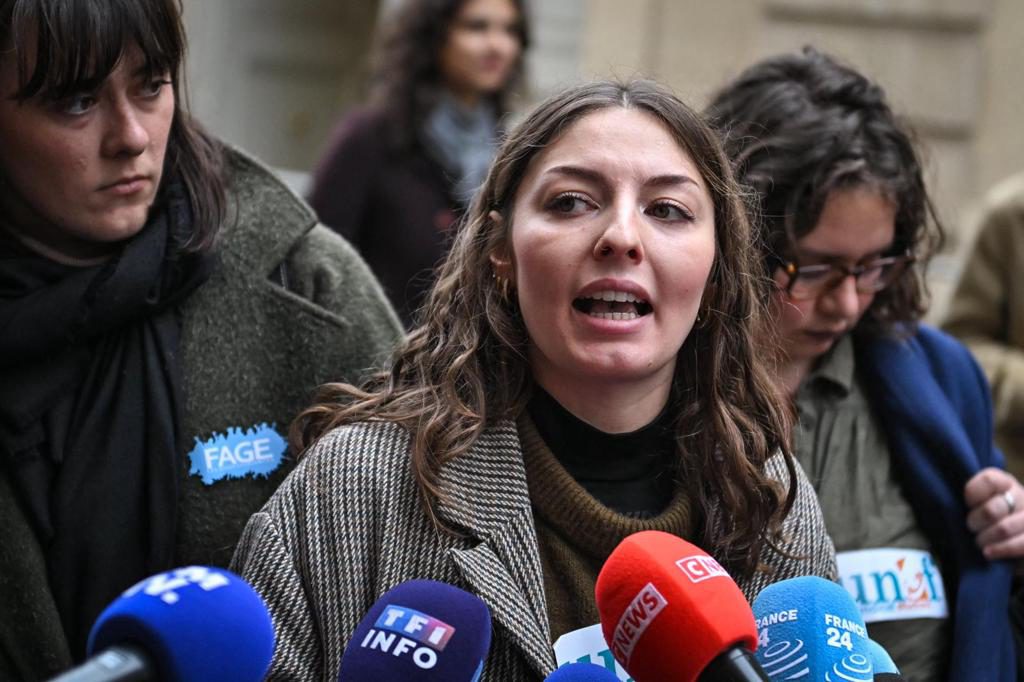 El Gobierno francés anuncia concesiones a los estudiantes, pero no les convence