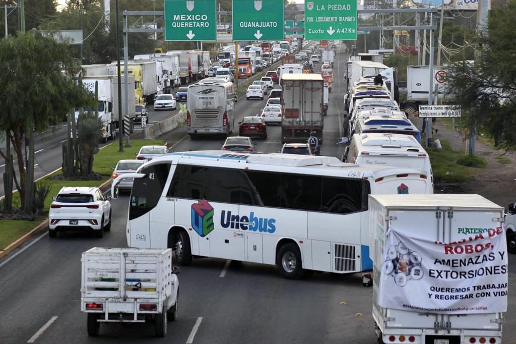 México defiende recorte de beneficios «excesivos» ante bloqueos de transportistas