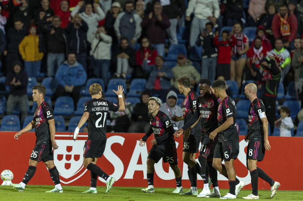 1-2. El argentino Prestianni lleva al Benfica a la remontada ante el Santa Clara