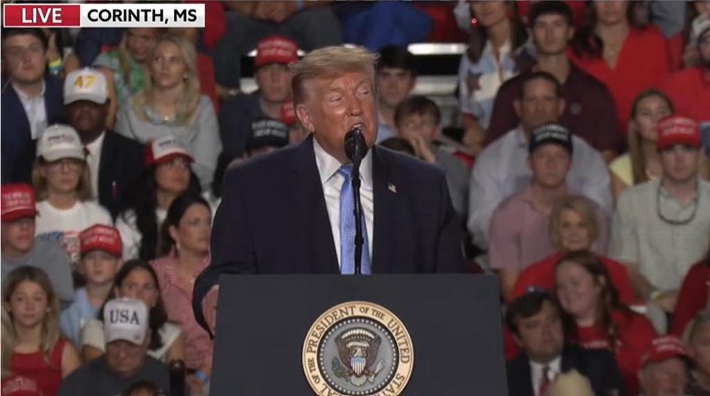 Trump promete en el estado de Misisipi que no rebautizará el río Misisipi