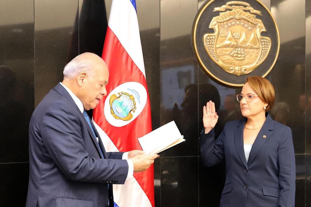 Tres mujeres dirigen por primera vez los tres poderes de la República de Costa Rica