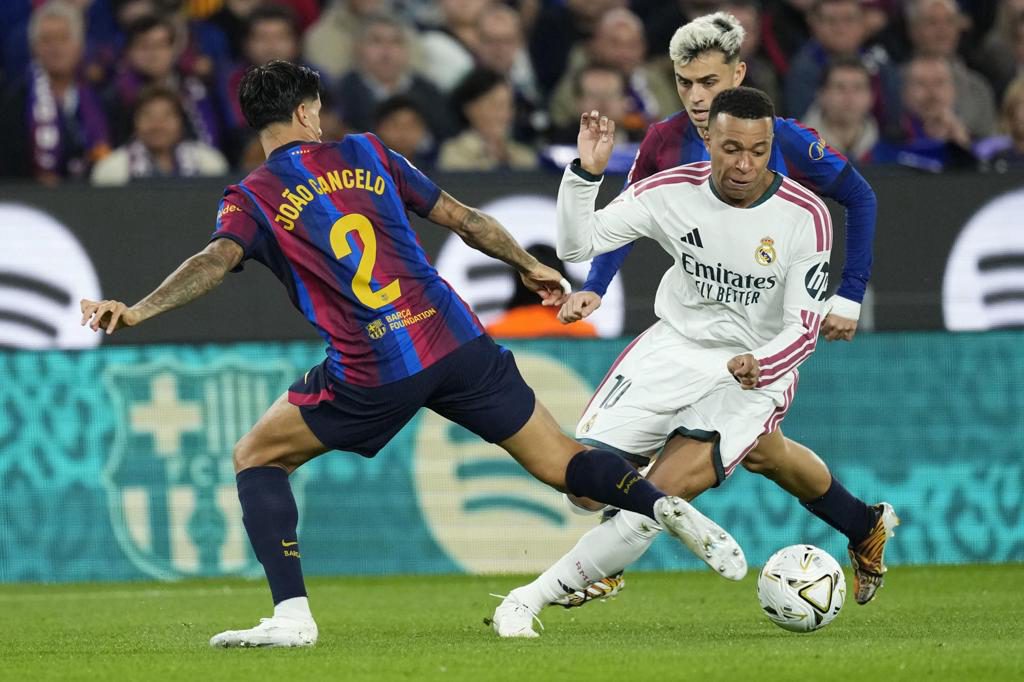 La televisión estatal china suspende las emisiones de LaLiga tras la polémica con Mbappé