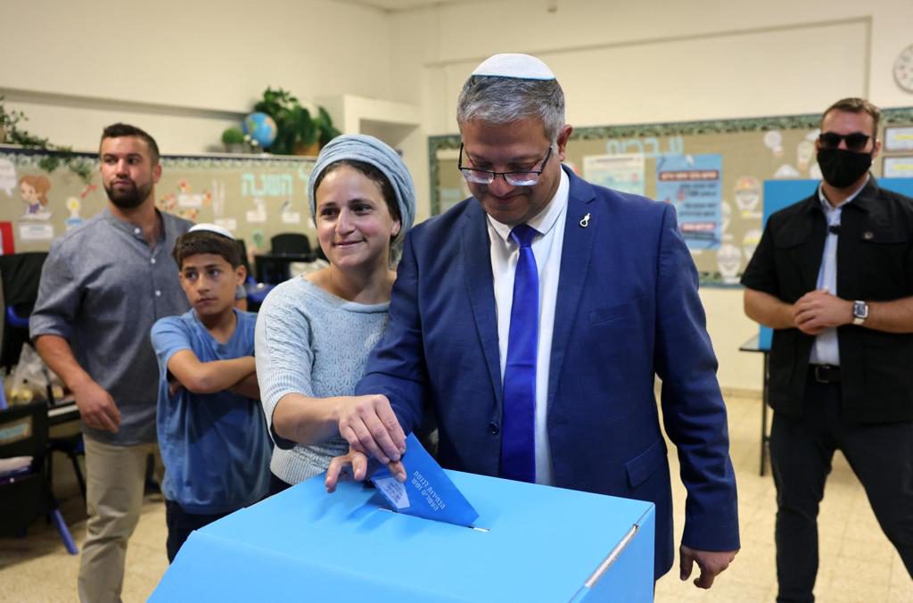 El ultraderechista Ben Gvir vota desde un asentamiento en Hebrón: «¡Salgan y voten!»