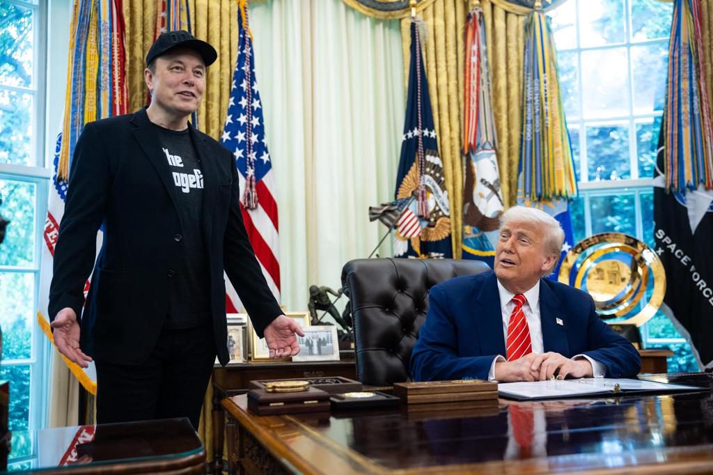 De Elon Musk a Bernie Sanders, ¿adónde va el dinero en unas elecciones con gasto récord?