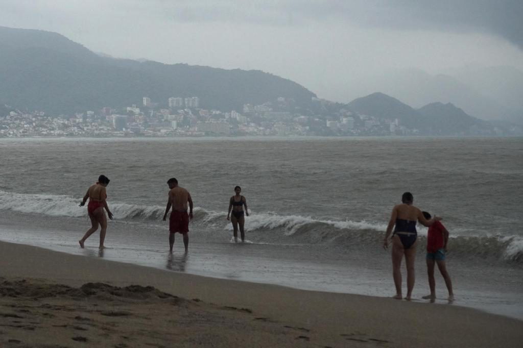 La tormenta tropical Vance permanece en el Pacífico mexicano con fuertes lluvias