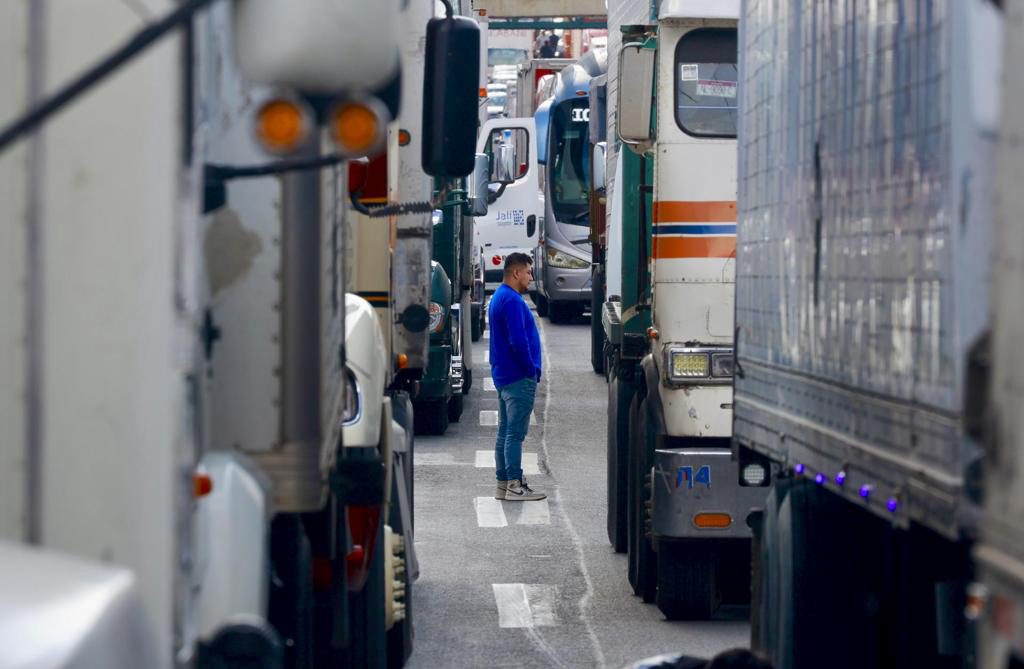 Transportistas mexicanos levantan bloqueos viales tras reunión con el Gobierno