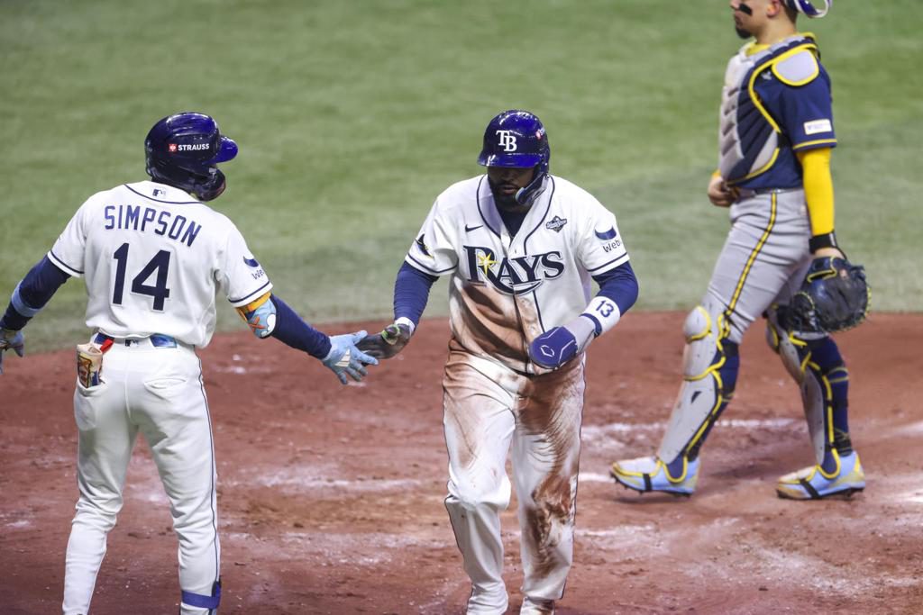 4-3. Los Rays de Tampa Bay alargan la batalla ante los Cerveceros