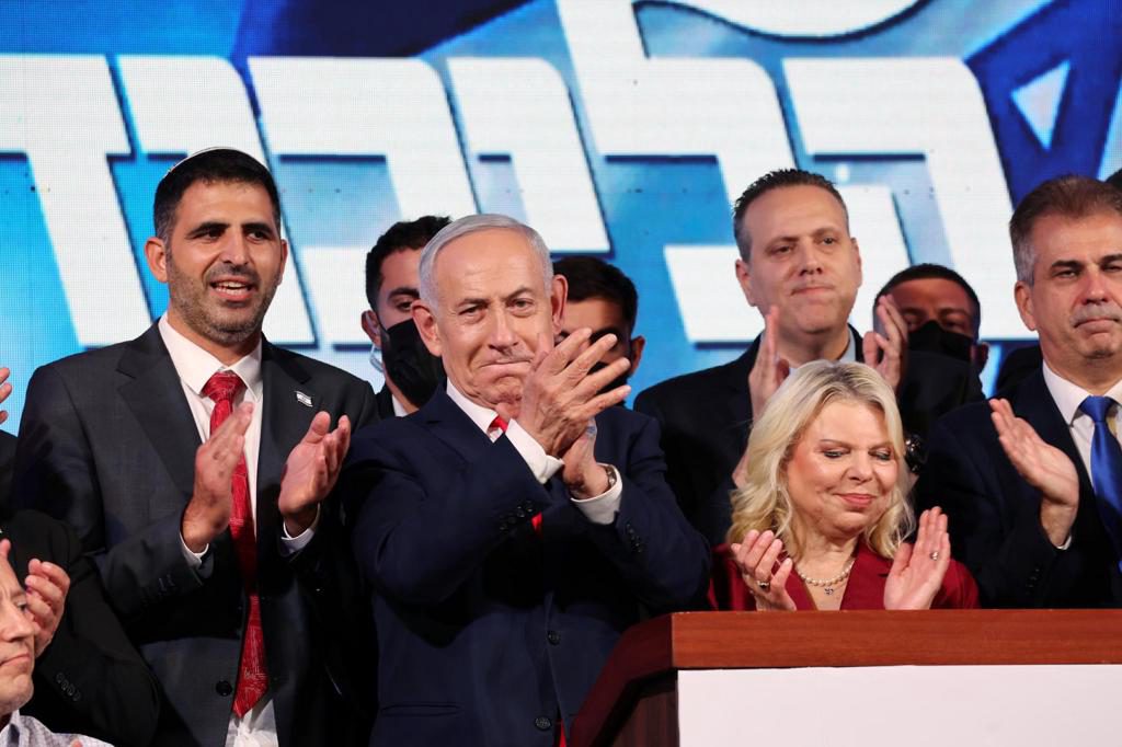 Con el 57,3 % del voto escrutado, el bloque de Netanyahu lidera con 55 escaños