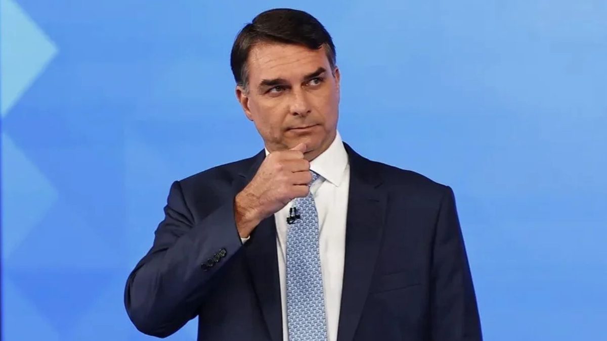 Flávio Bolsonaro aterrizó en Miami tras perder las elecciones en Brasil