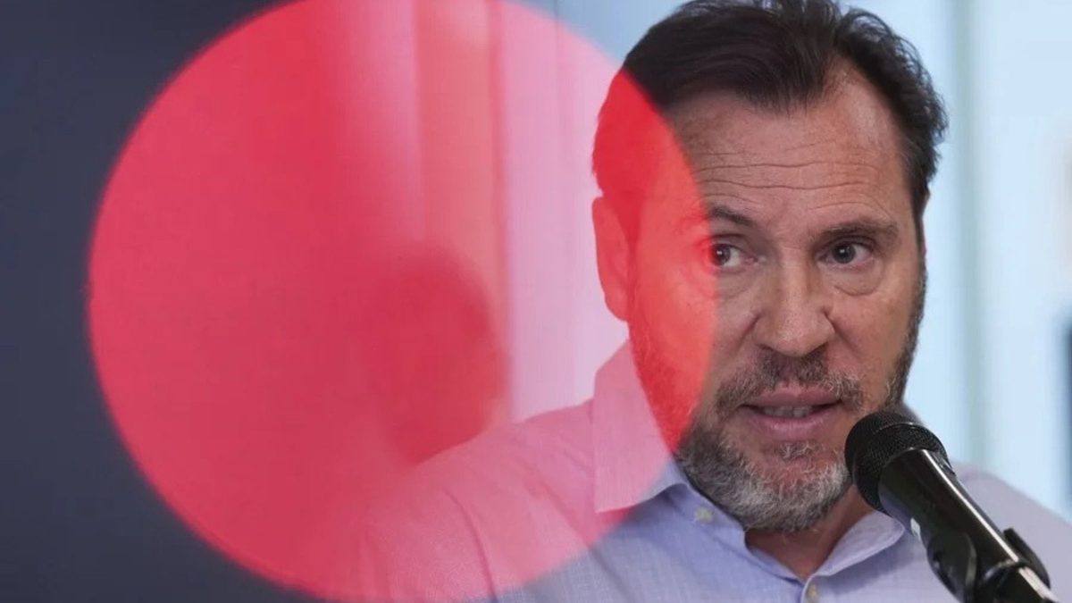 Ministro de Transporte califica de «inexplicable» el error del centro de control que provocó un choque mortal de trenes