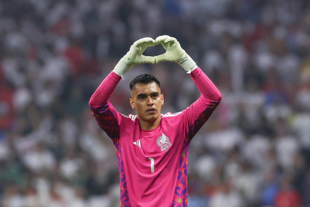 Raúl Rangel confía en mantener la titularidad en la selección tras la llegada de Malagón