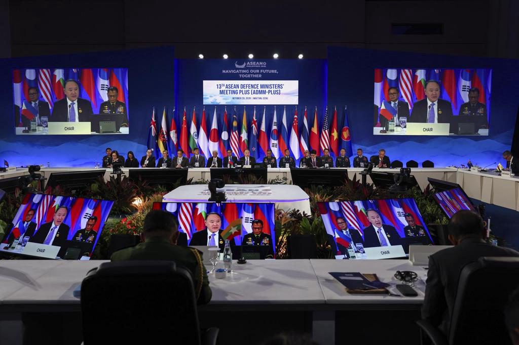 La ASEAN reúne a sus ocho socios en Filipinas con las tensiones con China de fondo