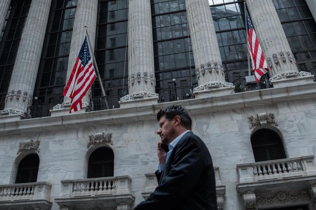 Wall Street cierra en rojo lastrado por Alphabet, matriz de Google, que cae un 12,2 %