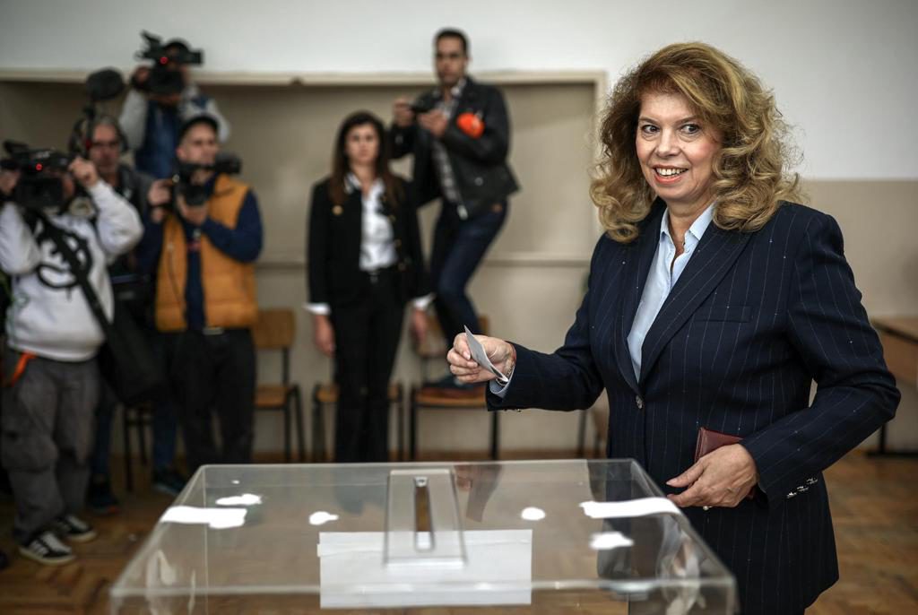 Bulgaria elige nuevo presidente entre la prorrusa Yotova y el europeísta Gyurov