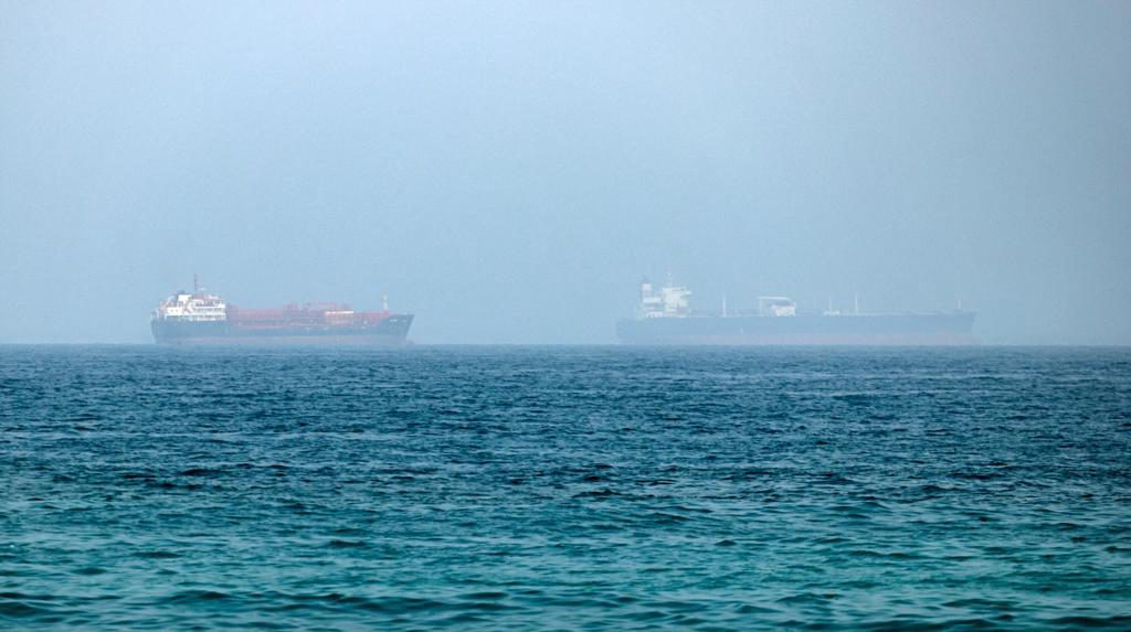 Irán anuncia incidentes con cinco buques y destrucción de una nave no tripulada en Ormuz