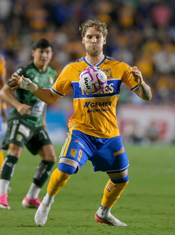 El uruguayo Emiliano Gómez no se arrepiente de firmar con Tigres a pesar del mal paso