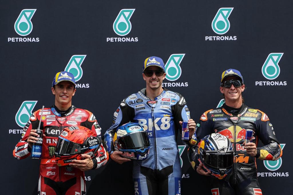 Acosta vence en la ‘sprint’, Márquez más líder y ‘pole’ para A. Márquez, Holgado y Quiles