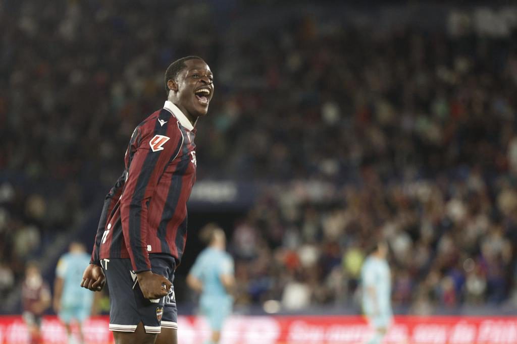 El regreso de Etta Eyong marca el once del Levante ante un Atlético con Giuliano Simeone