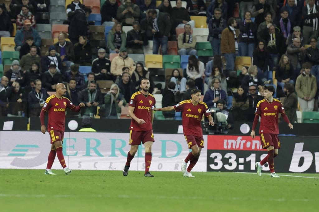 2-5. El Roma golea al Udinese en 37 minutos y presiona a todos sus rivales directos