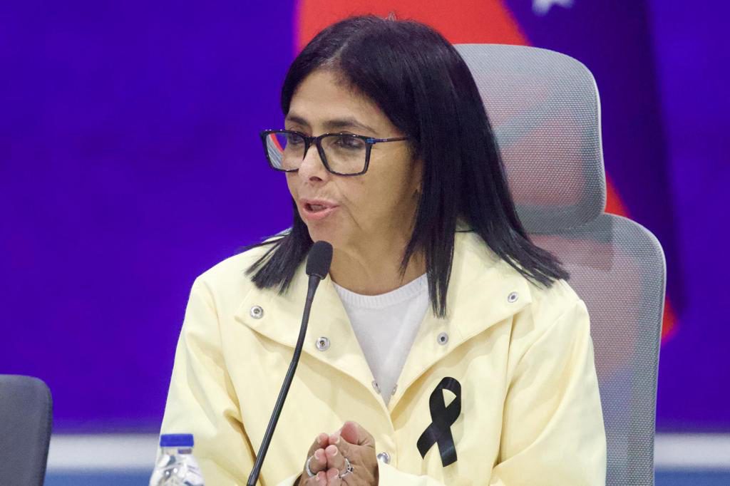 Venezuela recibe maquinaria de China para avanzar en la recolección de los escombros tras los sismos