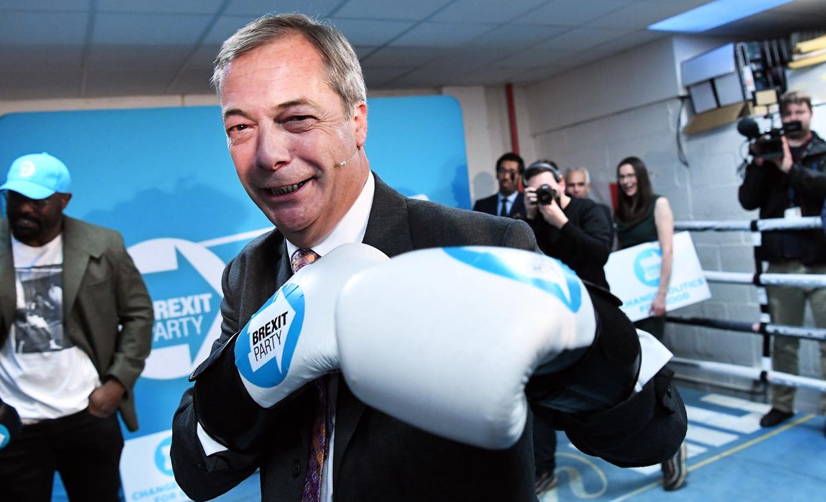 El líder populista británico Nigel Farage dimite como diputado y optará a la reelección
